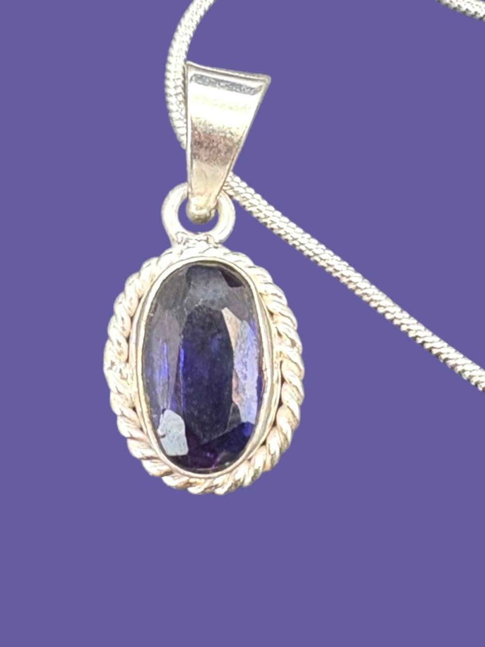Natural Color Changing Alexandrite 5.20 Carat Oval Gemstone Certified Necklace